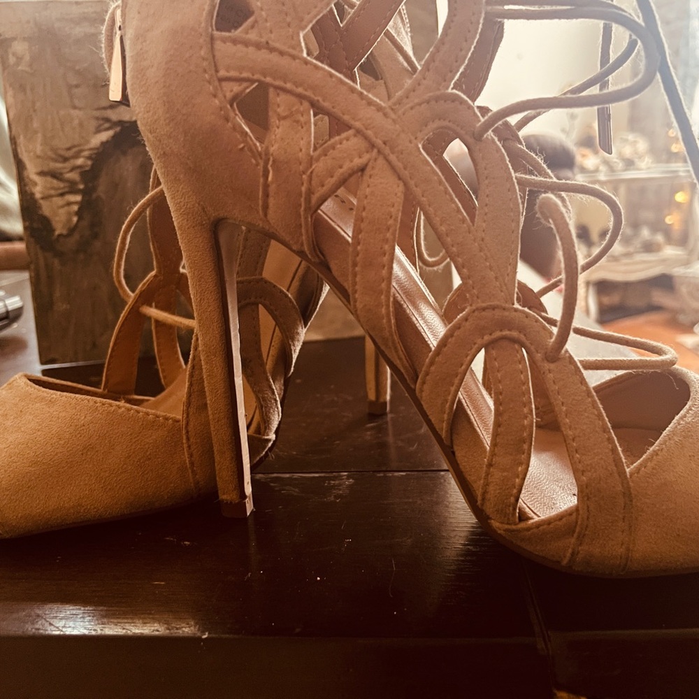 High heels - Picture 4 of 5